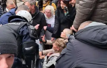 Srbija novinari napad