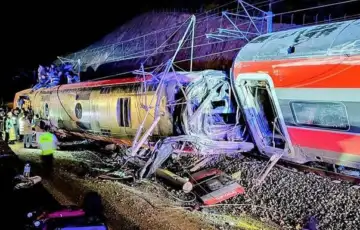 Spanija voz iskocili iz sina