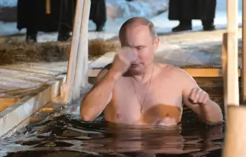Vladimir Putin se okupao u ledenoj vodi na Bogojavljanje