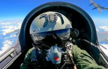 Kina tajvan Kineski borbeni avioni lete iznad Tajvana