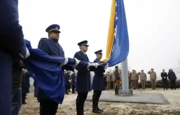 Zastava Bosne i Hercegovine podignuta je na brdu Hum