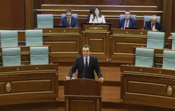 Albin Kurti 02 u skupstina kosova