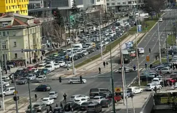tramvaj iskočio iz šina Kilometarske kolone i potpuni kolaps saobracaja