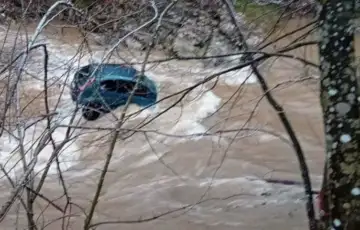 Kladanj auto sletilo u rijeku
