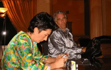 Jeffrey Epstein 02 mjenja se