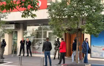 Aco Dukanovic Policija opkolila zgradu u kojoj živi brat Mile Đukanovića