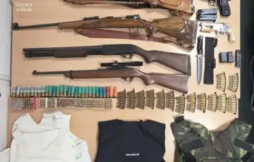 Aco Dukanovica policija pronasla puske pistolje pancire