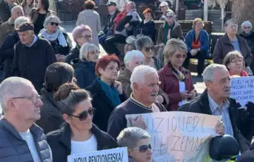 Tuzla protesti penzioneri 02