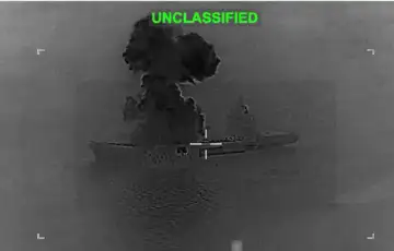 Iran 03 Nosac dronova Shahid Bagheri potopljen raketnim udarima