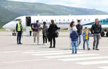 Aerodrom mostar turisti 872x610