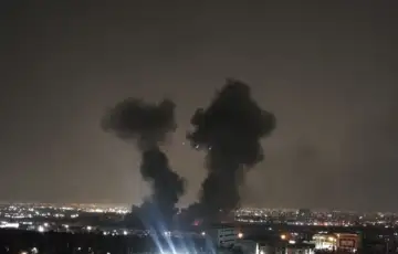 Iran napad izraela 12 03 Dim iznad Karaja