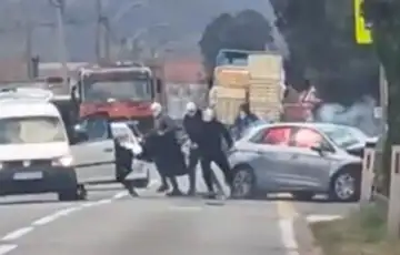 Maskirane osobe palicama i bakljama napale vozaca kod Mostara