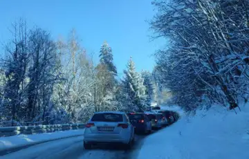 Snijeg planina saobracaj automobili guzva led poledilo trebevic zima snijeg kolona 2 872x610