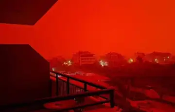 Crcka 04 Crveni dim prekrio nebo