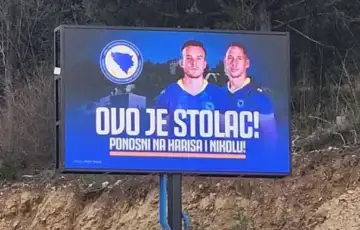 Stolac 04 Bilbord na ulazu u Stolac Ponosni na Harisa i Nikolu