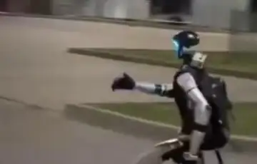 Robot lovio krdo divljih svinja usred Varsave