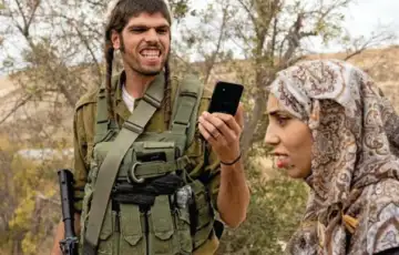 Zapadna obala 04 Izrael Italijanski list fotografijom izraelskog vojnika i Palestinke prikazao nasilje