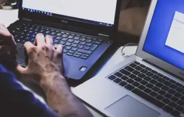 Laptop cyber scaled 872x610