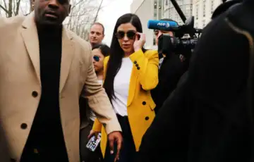 Emma Coronel Aispuro napušta sudnicu u New Yorku 2019. godine tokom suđenja njenom suprugu Joaquinu 'El Chapu' Guzmanu.