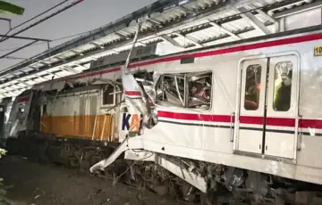 Indonezija 04 sudar vozova