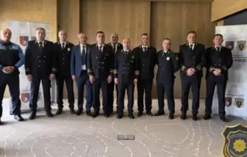 Policijski rukovodioci efovi policije u fbih o kriminalu i sigurnosti dasgdhbgfjhgkj 69f1ef8f737ba