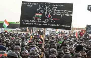 Niger Demonstranti u Nigeru protiv Francuske