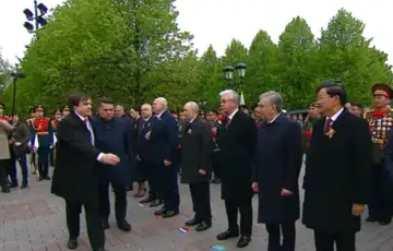 Nenad Stevandić 05 rusija dan pobijede  Drama na Crvenom trgu Putinov protokol uklonio Stevandica