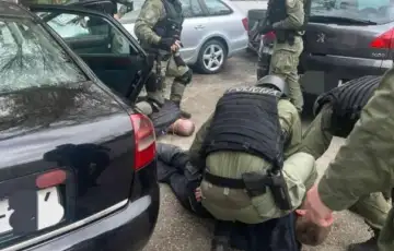 Drama u Visokom Bjezao ukradenim autom pa udario policajca
