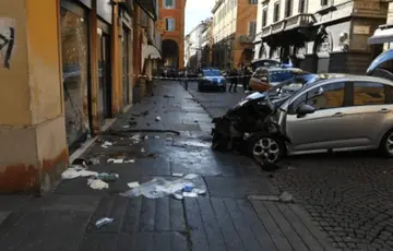 Italija 05 automobil pregazio gomilu pjesaka