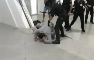 Spanija aerodrom sukobi aktivisti gaza policija