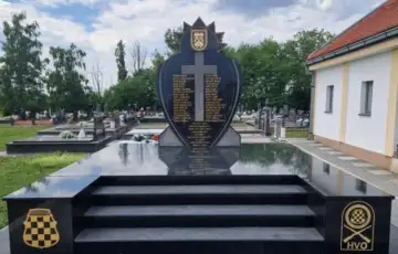 Derventa Kod Dervente postavljen novi spomenik pripadnicima HVO