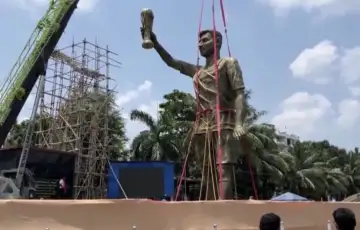 Messi indija statua