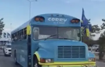 Mundijal debitanti dosli skolskim autobusom