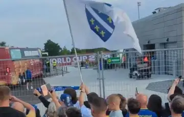 Zamjevi sp 2026 U Torontu kao u Zenici Stotine bh navijaca docekalo Zmajeve na treningu
