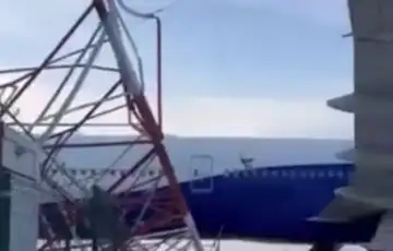 Antalija avion udario u opremu