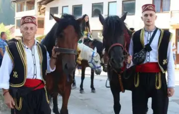 Svecani ispracaj u karauli konjanici cuvaju tradiciju staru vise od 500 godina gfdhfgjghkhj 6a3f7d3f13aa9