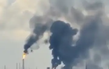 Rusija omsk rafinerija nafte pogođena