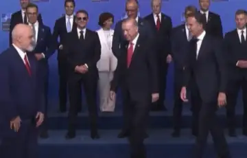 Edi rama u bijelim patikama na nato samitu
