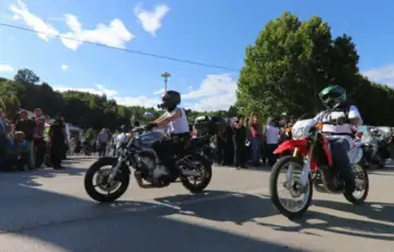 Motociklisti 872x610