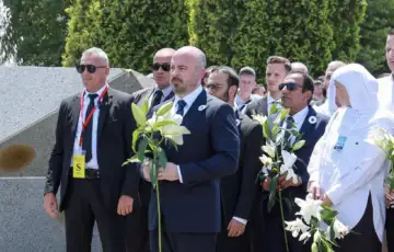 John Ginkel u Potočarima srebrenica