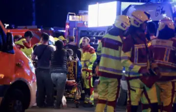 Njemacka berlin pederi automobil uletio među paradu