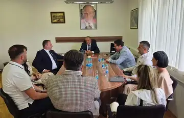 Bileca stoji veliki portret Vladimira Putina