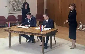 Željko Budimir i Ivica Dačić Celni ljudi MUP a RS i MUP a Srbije u Beogradu potpisali sporazum