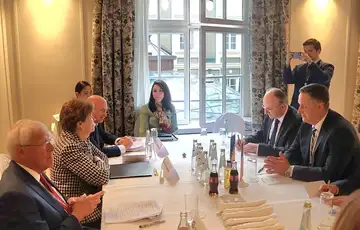 Denis Becirovic Roger Wicker Jeanne Shaheen Chris Murphy