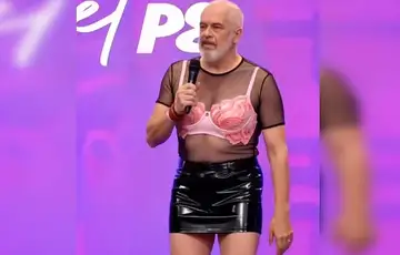 Edi Rama u mini suknji