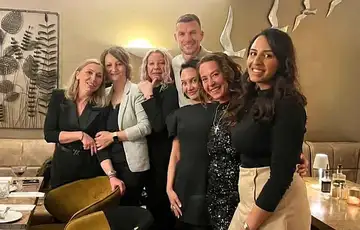 Edin Dzeko uljepšao večer slavljenicama u restoranu