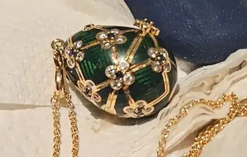 Faberge privjesak inspirisan James Bond filmom