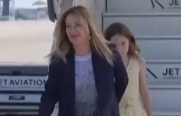 G7 Giorgia Meloni Kcerka italijanske premijerke bila na samitu G7 pa se krila od kamera