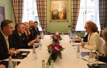 Bećirović i Šekerinska  nato/ fena