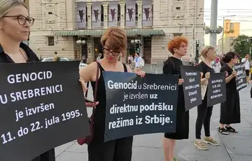 Srbija beograd zene u crnom srebrenica